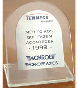 Acrílico - Troféu Acrílico Cristal Dobrado com Placa de Aço Gravada